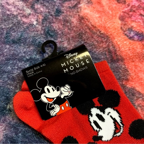 💜 Red Mickey Mouse No Show Socks - NWT - Picture 2 of 8
